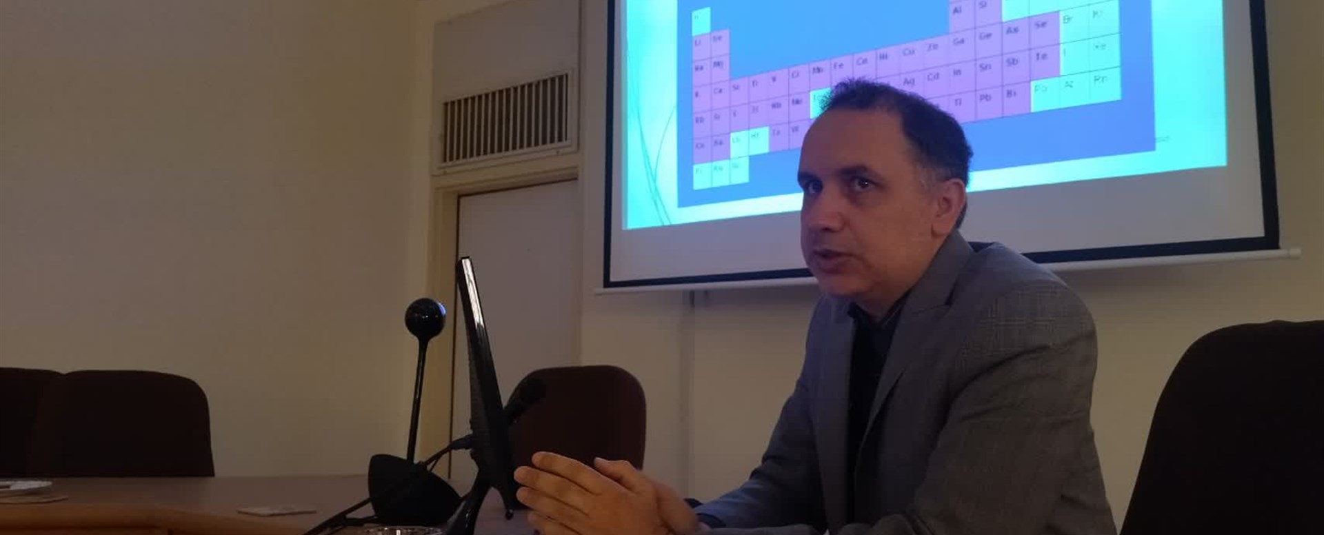 کارگاه جذب اتمی